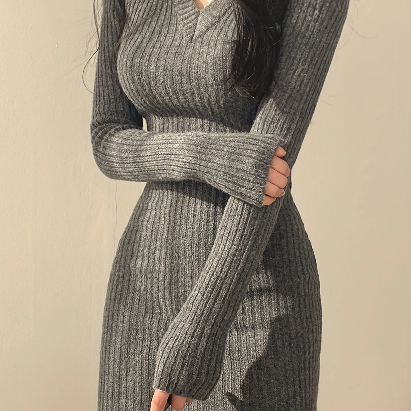 Chic Womens Solid Knit Bodycon Dress - V Neck, Long Sleeve, Winter Ready - Figure-Hugging & Stylish - Perfect for Fall & Winter Wardrobe