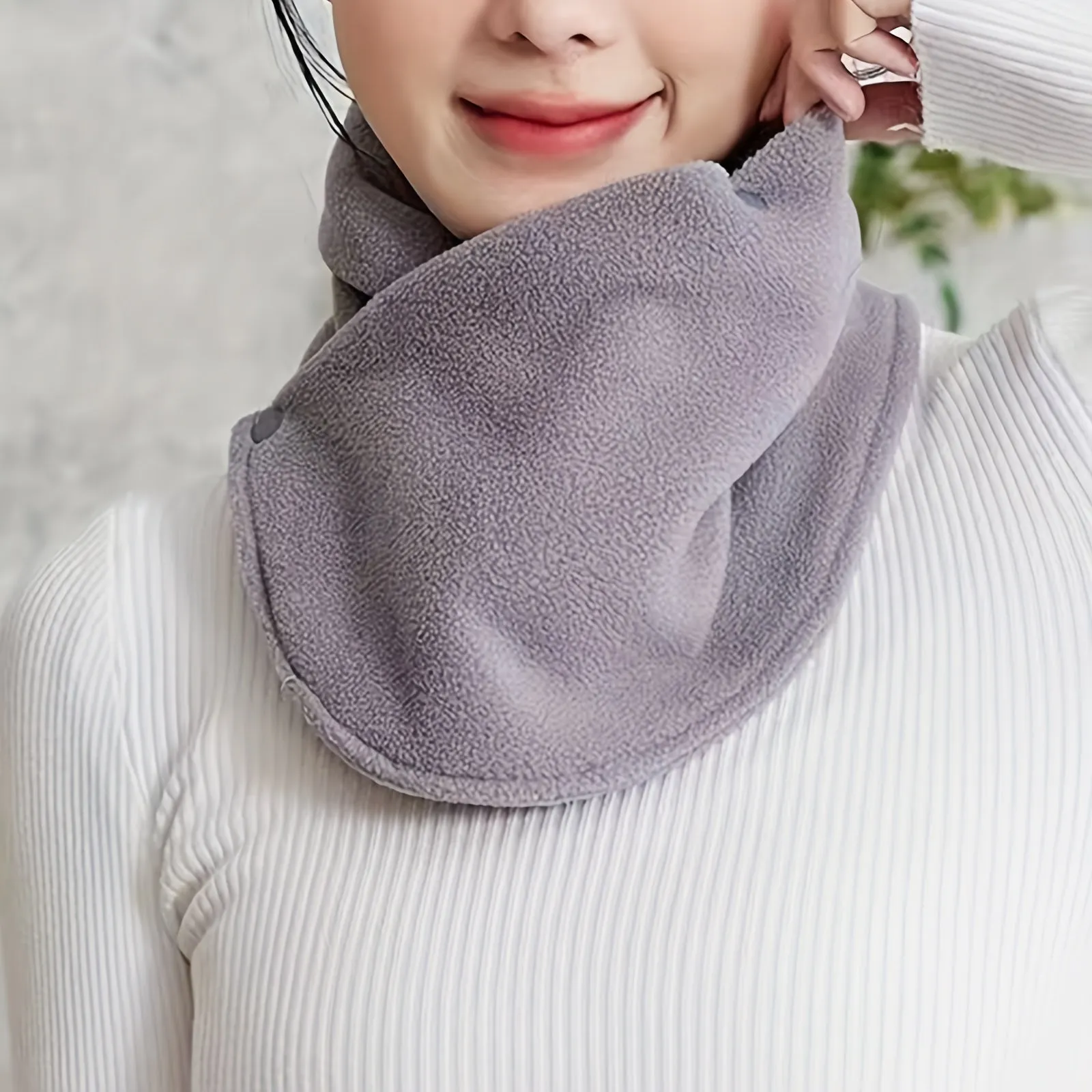 Elegant Windproof Neck Warmer: Chic Knit, Velvet-Lined for Ultimate Warmth & Style on Winter Nights