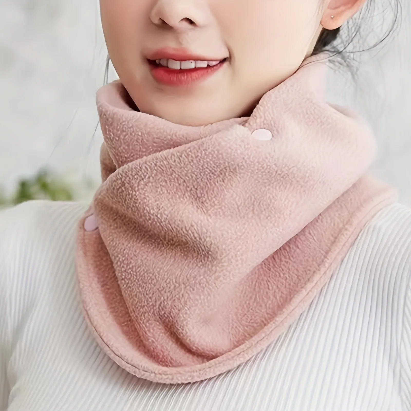 Elegant Windproof Neck Warmer: Chic Knit, Velvet-Lined for Ultimate Warmth & Style on Winter Nights