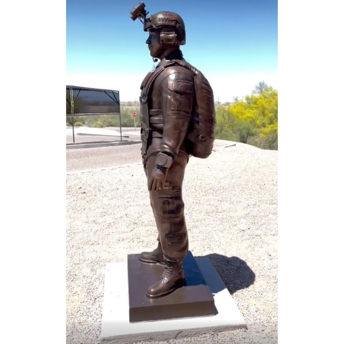 Freefall Jumper Soldier Statue