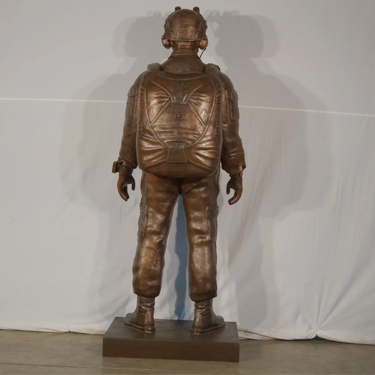 Freefall Jumper Soldier Statue