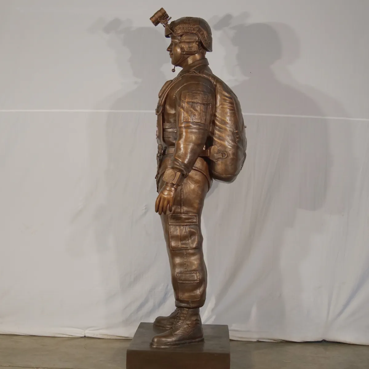 Freefall Jumper Soldier Statue