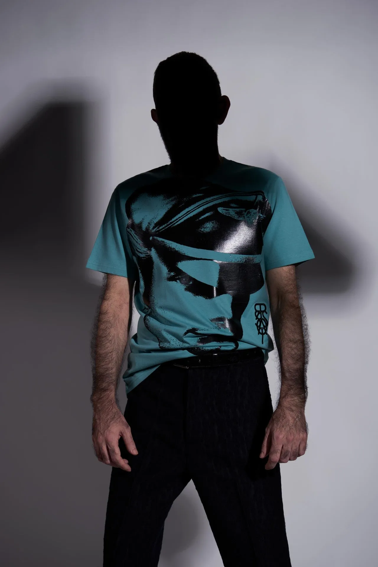 TOM OF FINLAND x WE ARE SPASTOR BIKER HEAD TEE - EMERALD