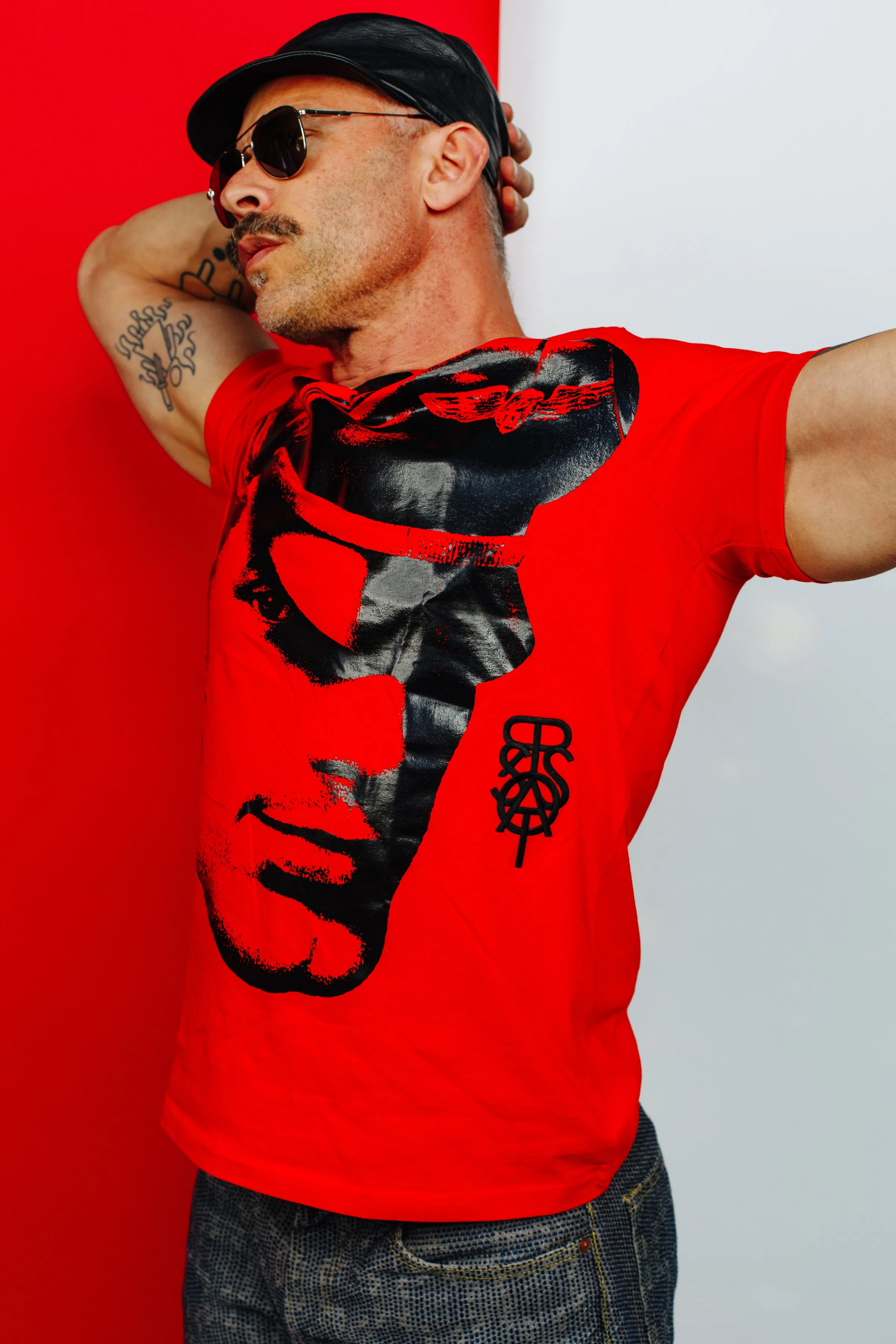 TOM OF FINLAND x WE ARE SPASTOR BIKER HEAD TEE - RED