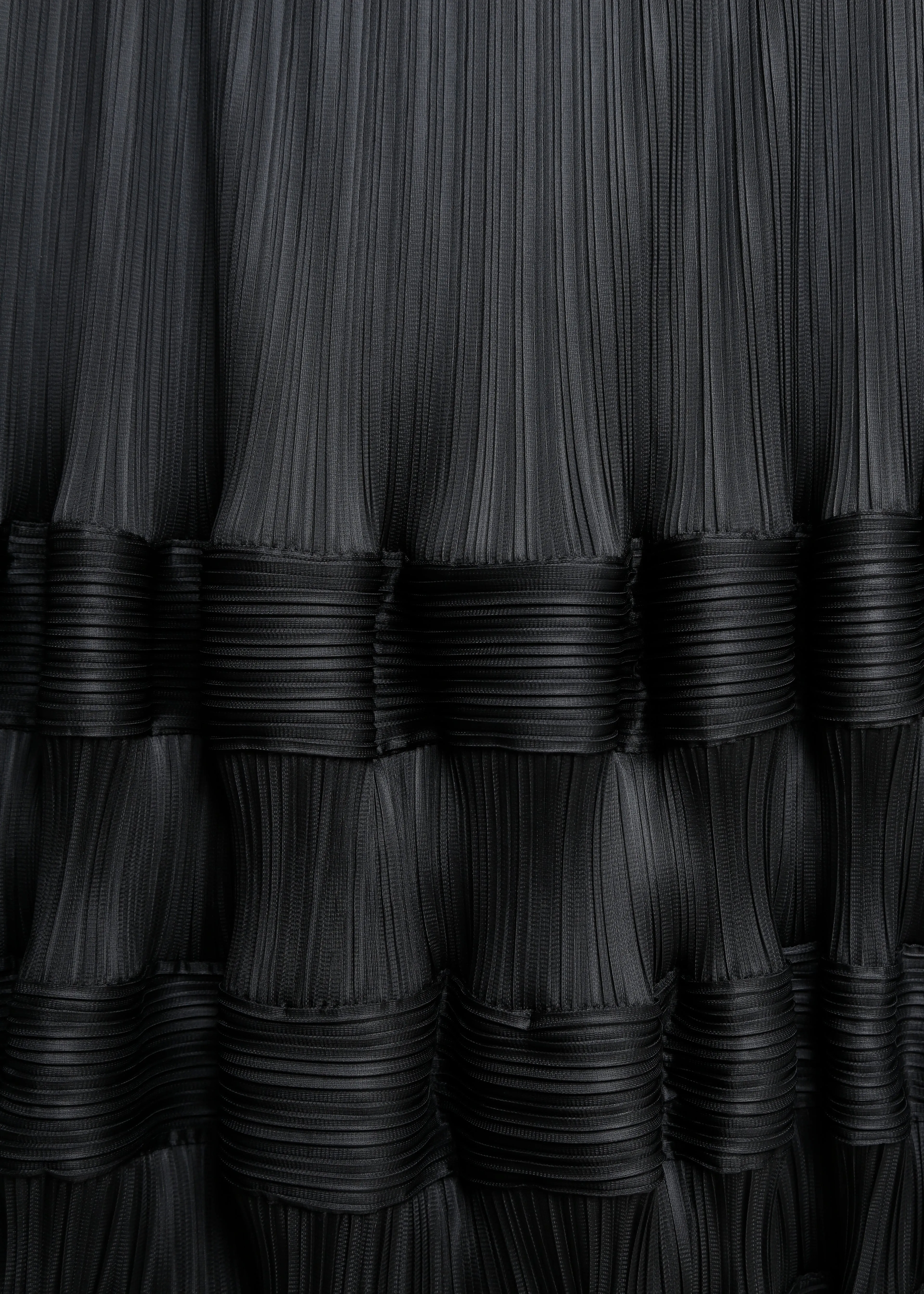 W24 | AMORY PLEAT SKIRT / BLACK