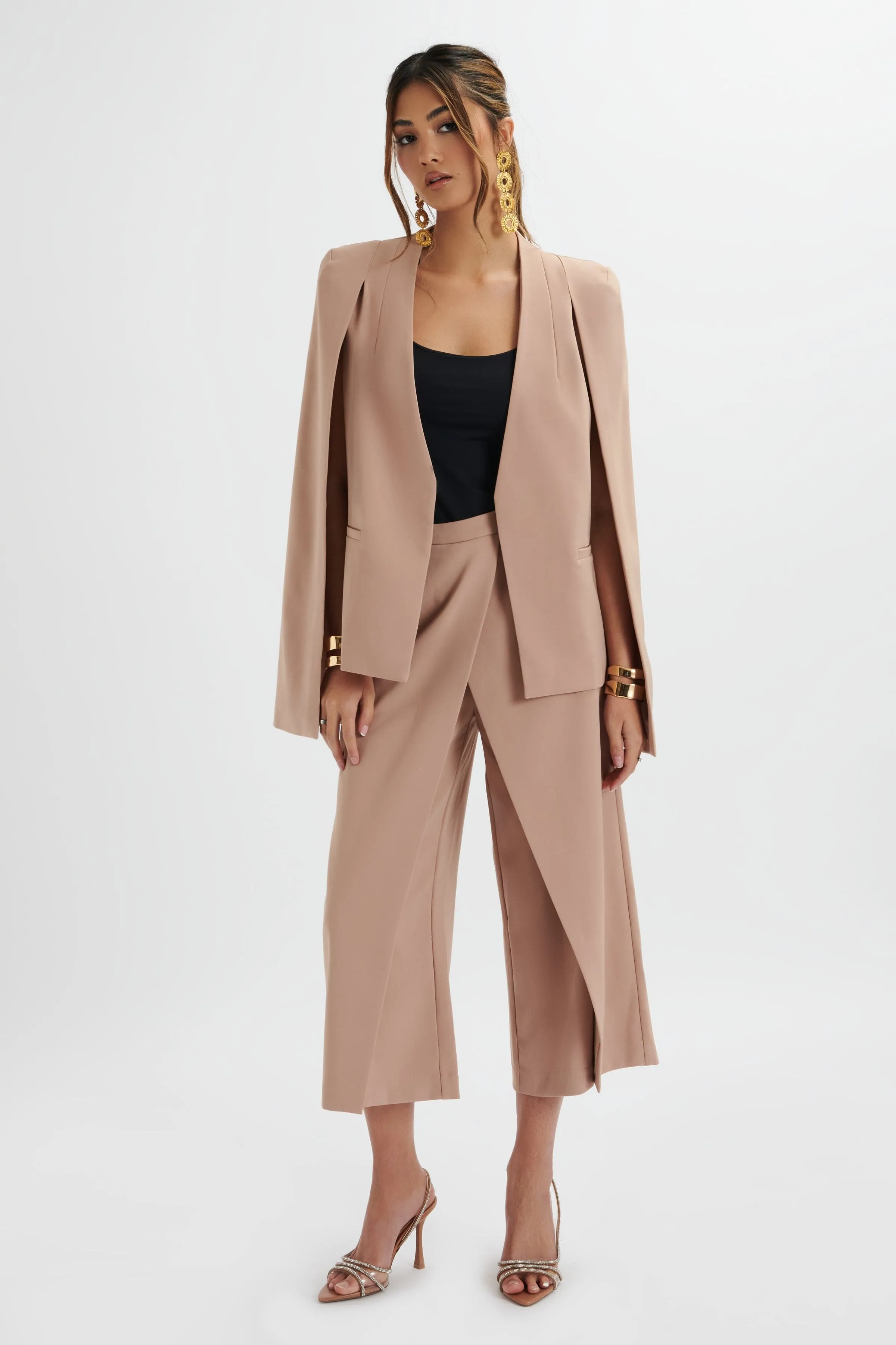 ZENDAYA Classic Cape Blazer Jacket In Camel